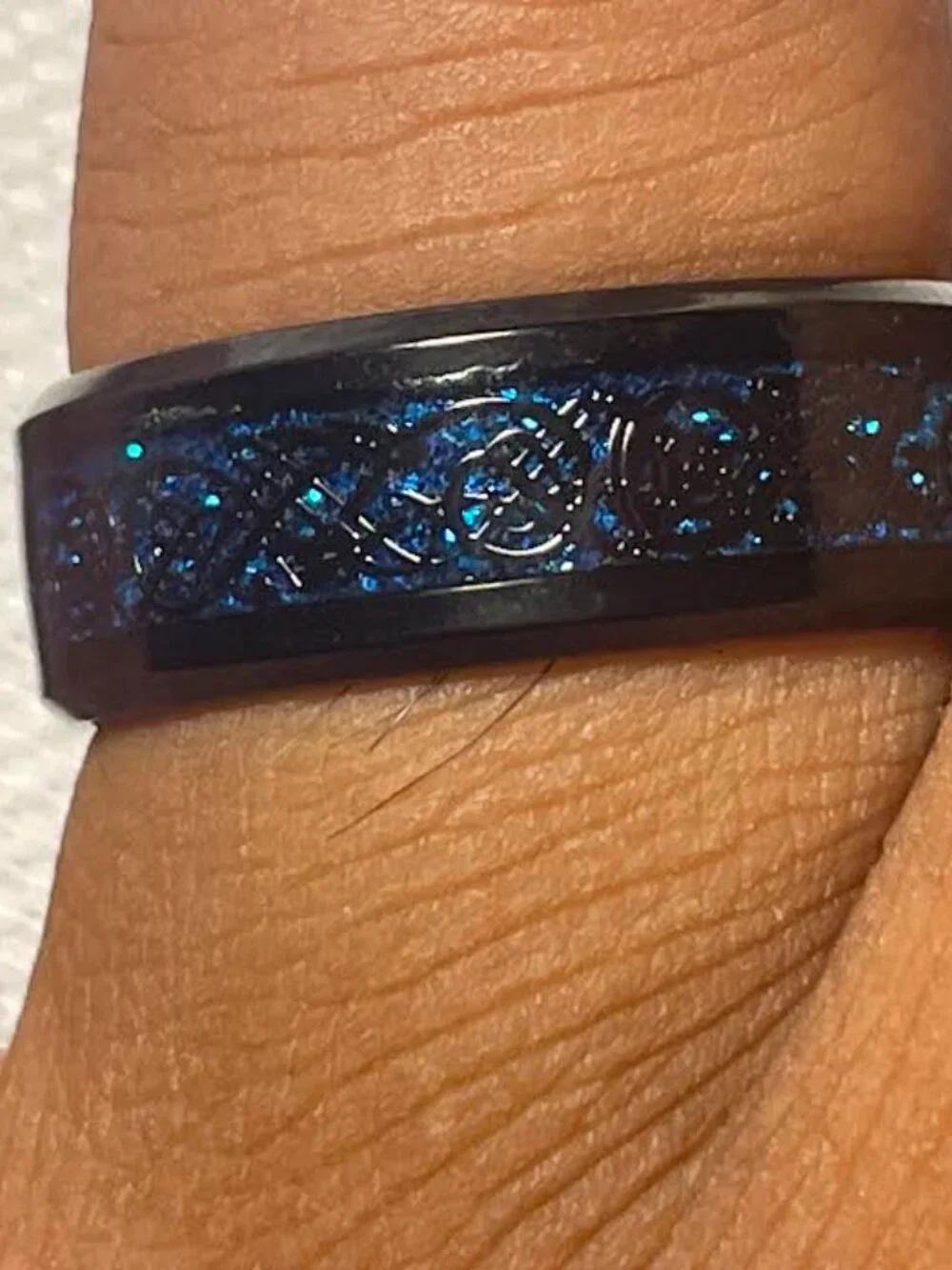 MR070 – Men’s Black Celtic Knot Ring | Size 10 | Blue Accent Band